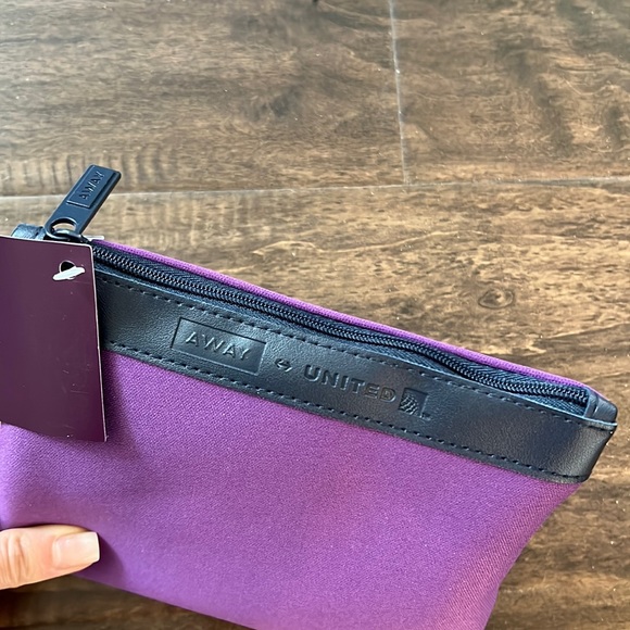 United Airlines x Away Travel Amenity Kit Purple Zip Pouch Travel Bag Neoprene - Picture 2 of 10